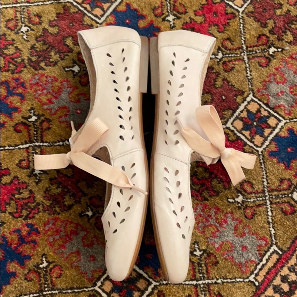 EUC Blush Leather Flat - Picture 3 of 9